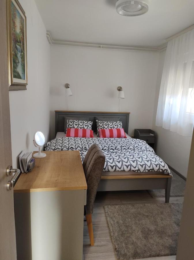 Happy Apartment คาร์โลวัตส์ ภายนอก รูปภาพ