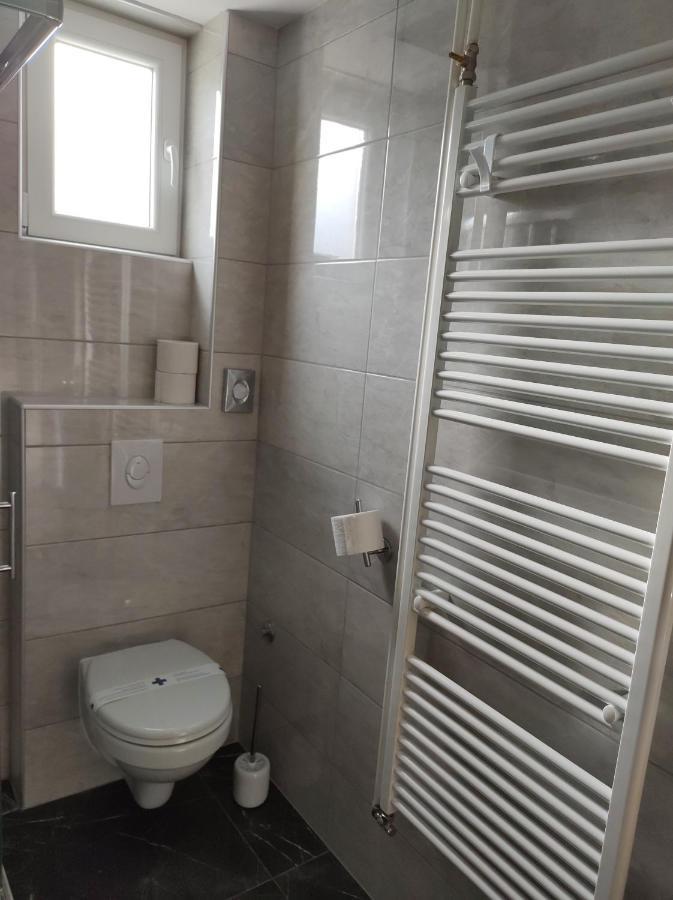Happy Apartment คาร์โลวัตส์ ภายนอก รูปภาพ