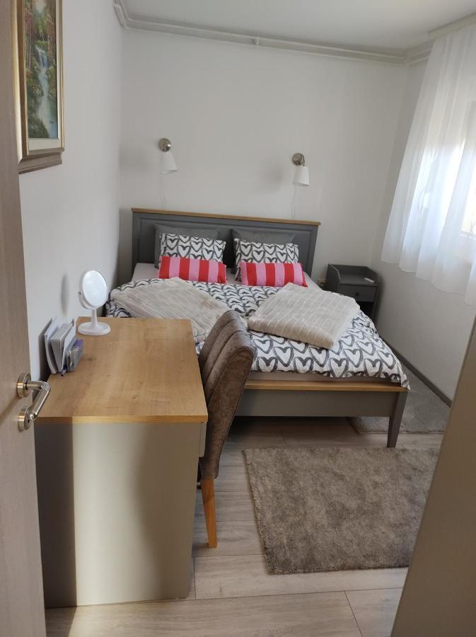 Happy Apartment คาร์โลวัตส์ ภายนอก รูปภาพ